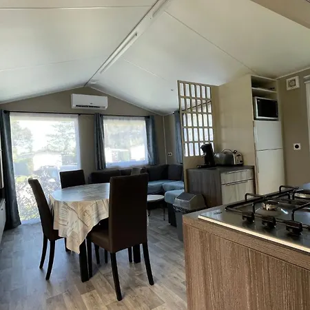 Superb Mobilhome Cc379 Siblu Les Charmettes Les Mathes