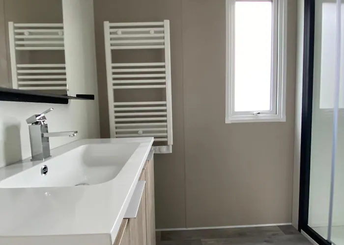 Superb Mobilhome Cc379 Siblu Les Charmettes